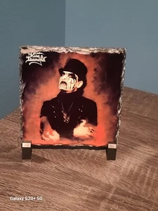 King Diamond (die Legende selbst) Schiefer 5,6" x 5,6" x 0,375" Neu (mit Gummifüßen) - Bild 1 von 4