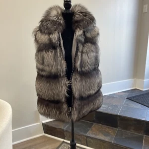 Chaleco de piel de zorro plateado natural con cremallera de cristal de Swarovski L nuevo con etiquetas - Imagen 1 de 19