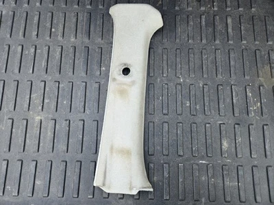 FZJ80 1990-1997 Toyota Land Cruiser GRIS IZQUIERDA C - CUBIERTA DE PILAR gris derecha Foto 1 de 4