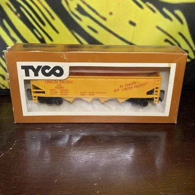 Vintage Tyco HO Scale Union Pacific 40’ Hopper 344E Freight Car 62040 With Box - Image 1 of 4