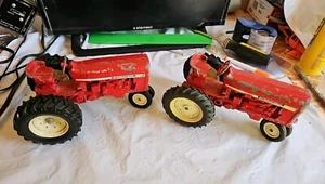 Two Vintage 1/16 ERTL IH International CASE Tractor Farm Toy CL - Picture 1 of 11