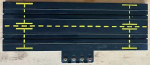 LIONEL #5401 HO-scale SLOT CAR 9-inch 4-post TERMINAL TRACK *VINTAGE* (1 PIECE) - Picture 1 of 2