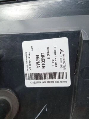 Used Center Tail Light Assembly fits: 2007 Lincoln Mkx center lid mounted Center - Imagem 1 de 4