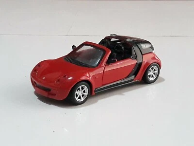 Smart Roadster Coupe 1/31 Red Cabrio Maisto Diecast Model In GOOD CONDITION. - Image 1 of 4