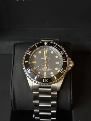 Steinhart Ocean One Vintage Red 42mm 2016 – UNWORN, Bracelet Still Sealed, Full - Image 1 of 4