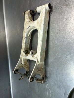 88-06 Yamaha Blaster YFS200 YFS 200 ATV Rear Swingarm Swing Arm Pivot Carrier - Image 1 of 4