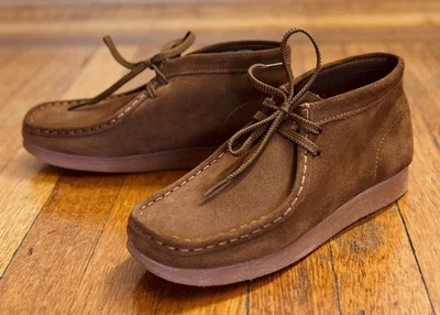 Bota Wallabee Clarks (Niños/Juniors) Gamuza Cuero Talla 4.5 W Wallabeebooto Foto 1 de 4