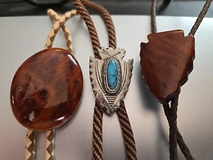 LOTE VINTAGE 3 BOLO CUERO, TELA MADERA NATURAL IMITACIÓN TURQUESA PUNTA DE FLECHA - Imagen 1 de 14