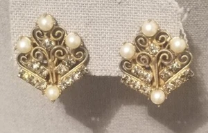 Pendientes de clip vintage de diamantes de imitación de cristal AB de perlas simuladas de filigrana - Imagen 1 de 9