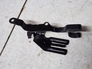 95 Corvette LT1 POWER STEERING FLUID RESERVOIR BRACKET Mount 92 93 94 96 - Picture 1 of 4