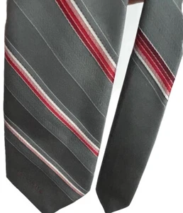 Corbata Oscar de la Renta gris plata con rayas diagonales rojas blancas 53"x 3" de colección - Imagen 1 de 6