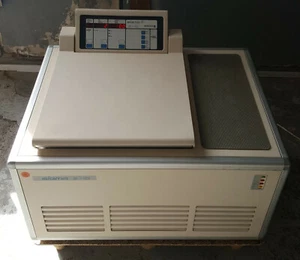 SIGMA 6-10 Centrifuge With Rotor and Set of Accessories - Picture 1 of 9