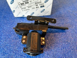 NUEVO ORIGINAL FORD B-MAX LH PUERTA TRASERA DESLIZANTE TAPÓN # AV11-R250A67-AD - Imagen 1 de 3