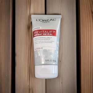 L'Oreal Revitalift Bright Reveal Daily Scrub Cleanser – 5 fl oz - Picture 1 of 1