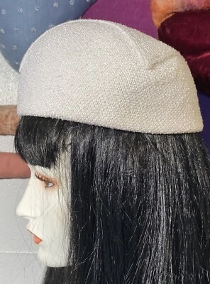 Sombrero gorra elevada vintage años 50 blanco HATTIE CARNEGIE original para mujer y mujer’s Foto 1 de 4