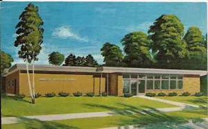Cartolina Iola WI "The Krause Publications Inc. Building" c1965 Wisconsin - Foto 1 di 2