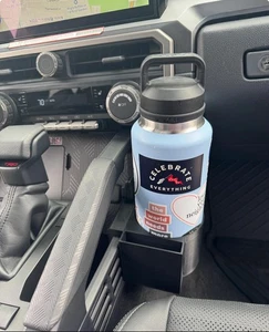 Toyota 4Runner Gen 6 2025+ Cupholder - EXTRA LARGE - 104mm - fits 46oz yeti - Bild 1 von 4