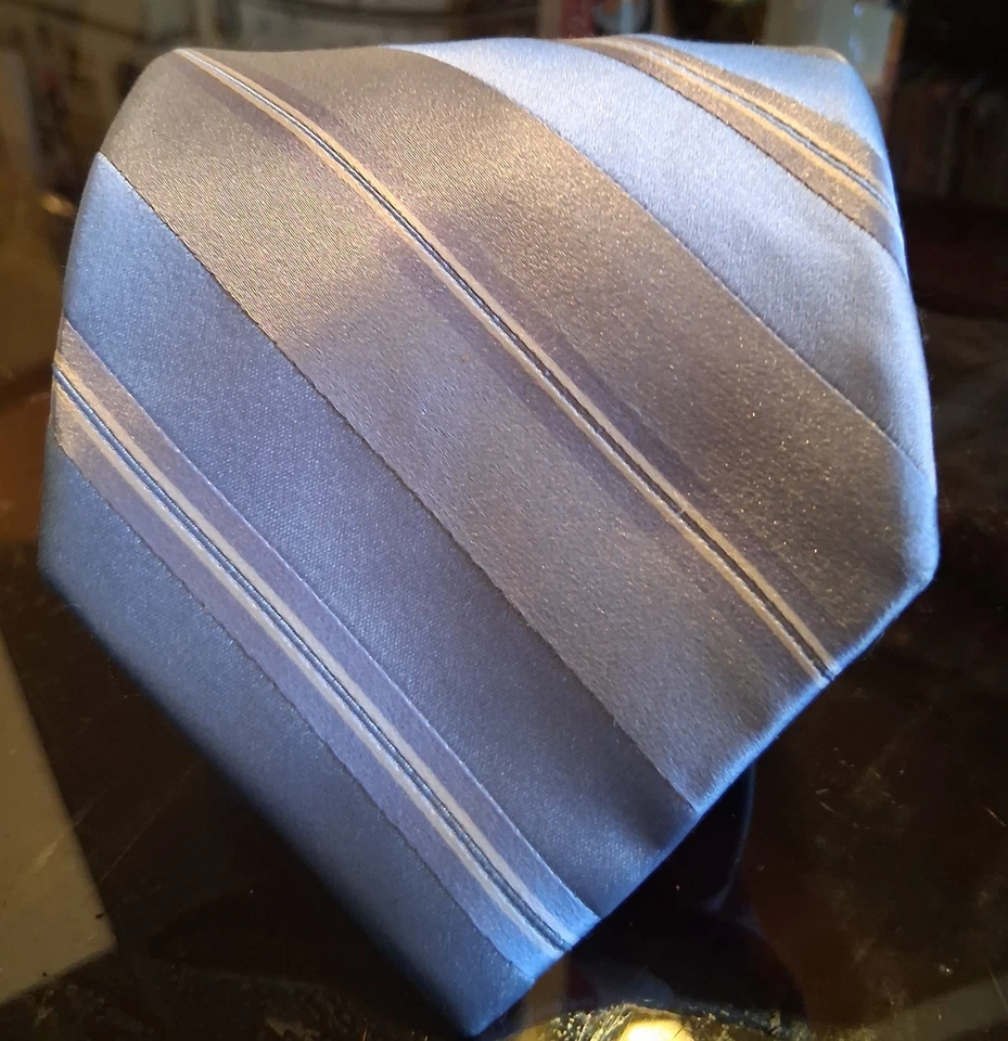 Cassic Valentino Tie excellent condition - Image 1 of 4