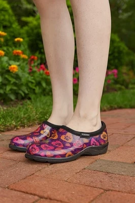 SLOGGERS WOMEN'S SIZE 8 WATERPROOF COMFORT SHOES BLACK/HEARTS GARDEN RAIN SHOES - Image 1 of 4