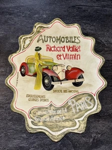 Tam San Designs Automobiles Richard Vallet bemalte dekorative Platte 14" LOC T - Bild 1 von 11