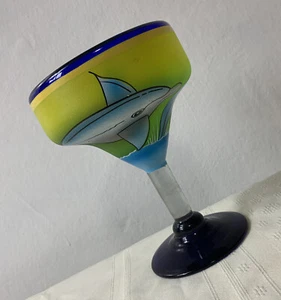 Mundgeblasenes Kunstglas Margarita Delfin Handarbeit bemalt blau gelb Geschenk Barware - Bild 1 von 12