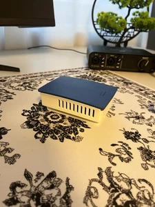 Stylowy, energooszczędny cienki klient z obsługą HDMI, USB i RDP - Zdjęcie 1 z 4