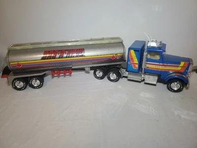 VINTAGE 1980'S NYLINT METAL TOYS SEMI TANKER TRAILER GAS-A-HAUL 18 WHEELER 24 IN - Image 1 of 4