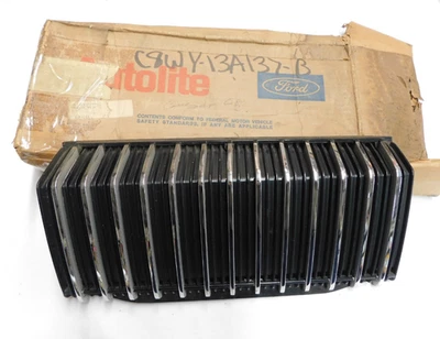 Nuevo de Lote Antiguo Ford 1967 1968 Mercury Cougar Faro Puerta Rejilla Borde Foto 1 de 4