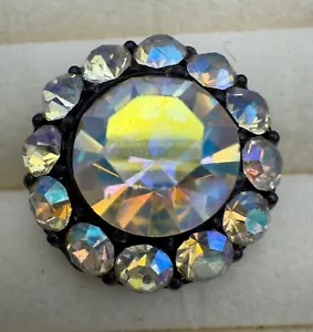 13/16” vintage 50s 60s aurora borealis rhinestone floral button in black metal. - Picture 1 of 4