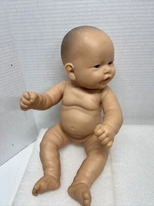 Muñeca bebé recién nacida BERENGUER ojos azules cabeza, manos y piernas móviles 15" de largo - Imagen 1 de 8