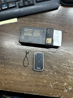 Radiocomando Telecomando Nice rolling code 2 tasti nero - Immagine 1 di 3