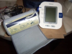 Omron Blood Pressure Monitor Digital Automatic HEM 780 ComFit Cuff & Carry Case - Picture 1 of 10