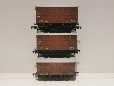 Mainline OO Gauge 37-173 3 x Fruit Vans BR Brown - Image 1 of 4