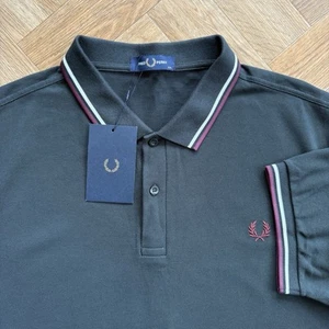 Nuevo con etiquetas Camisa Polo Fred Perry M3600 Manga Corta Doble Punta Verde Noche Talla 2XL - Imagen 1 de 18
