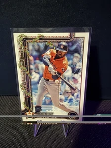 2025 Topps Holiday Baseball | Yordan Alvarez H44 | Red Holiday Back SSP Code 528 - Picture 1 of 2