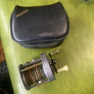 Early PFLUEGER SUPREME Vintage Bait Casting Reel With Original Leather Pouch - Picture 1 of 9