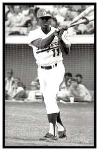 Manny Mota (1976) Los Angeles Dodgers Vintage Baseball Postcard PCLD - Picture 1 of 2
