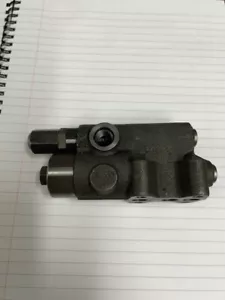 JOHN DEERE HYDRAULIC PUMP REGULATOR VALVE AL158423 - Picture 1 of 4