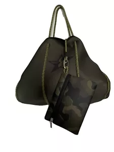 NUOVA borsa tote in neoprene verde mimetica con zip staccabile portafoglio - Foto 1 di 9