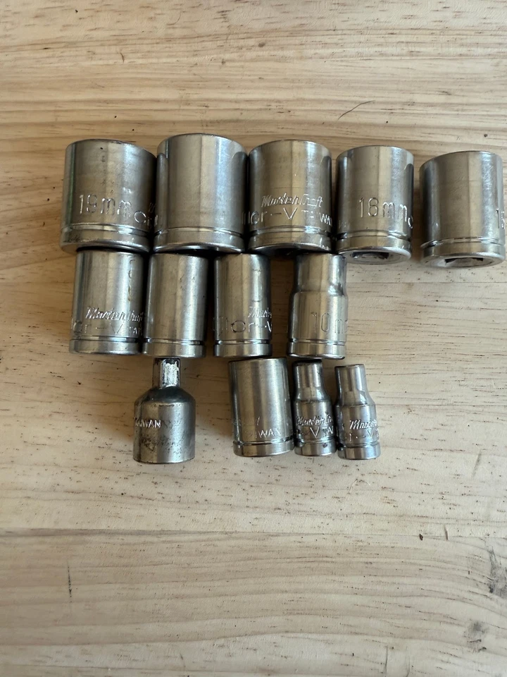 Lote de 13 soquetes Mastercraft 3/8 e 1/4 unidades vários tamanhos 19mm a 4.5mm - Imagem 1 de 4