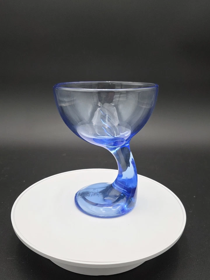 Taza de postre de vidrio ala azul Bormioli Rocco Jerba 11 oz Italia vástago curvo Foto 1 de 4