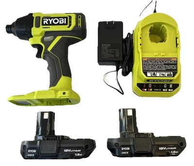 Kit de driver de impacto Ryobi One+ 18V 1/4 pol com duas baterias de 1,5 Ah modelo PCL235K2 - Imagem 1 de 4