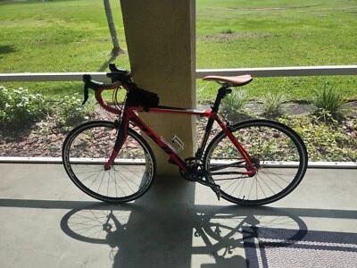 2010-Fuji-SL1-COMP-Red Road Bicycle-51cm height - Image 1 of 4