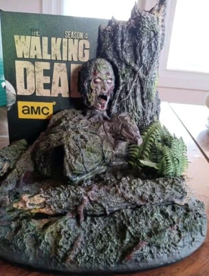The Walking Dead Season 4 Collector's Edition Blu-ray Set  Zombie With 5 Disc's - Image 1 of 4