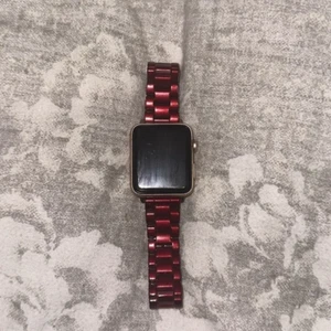 Apple Watch série 3 or rose 44 mm - Photo 1 sur 2