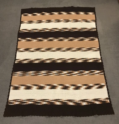 Tiro afgano de ganchillo beige, tostado y marrón 60x48 pulgadas Foto 1 de 4