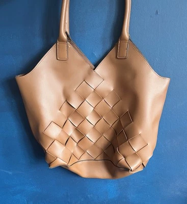 ACCESORIO HOLGADO BRONCEADO TOTE Foto 1 de 2