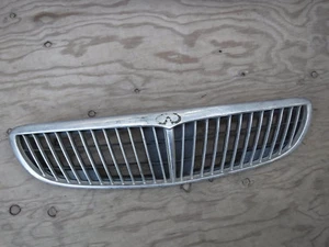 2000 2001 Infiniti I30 front grille 62310-3Y100 - Picture 1 of 7