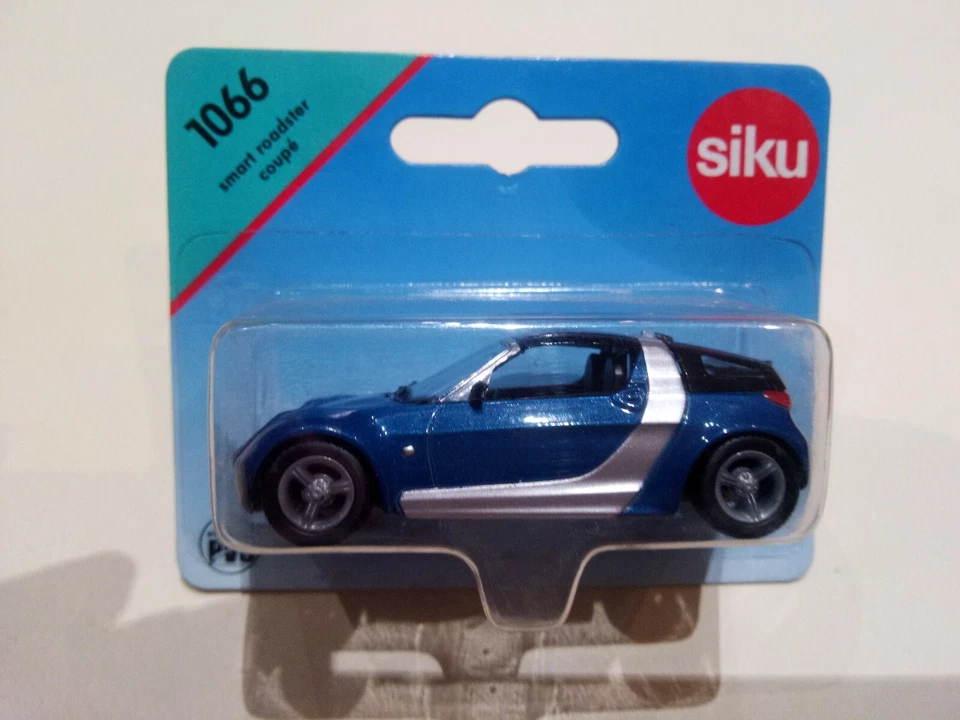 Siku Smart Roadster Coupe' Art. Nr. 1066 Blu Die Cast Metal 1/55 - Immagine 1 di 1