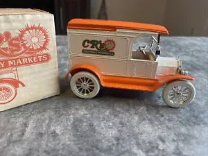 CR's Friendly Market 1917 Model T Delivery Bank 1/25 Scale ERTL Die-Cast Metal - Picture 1 of 7